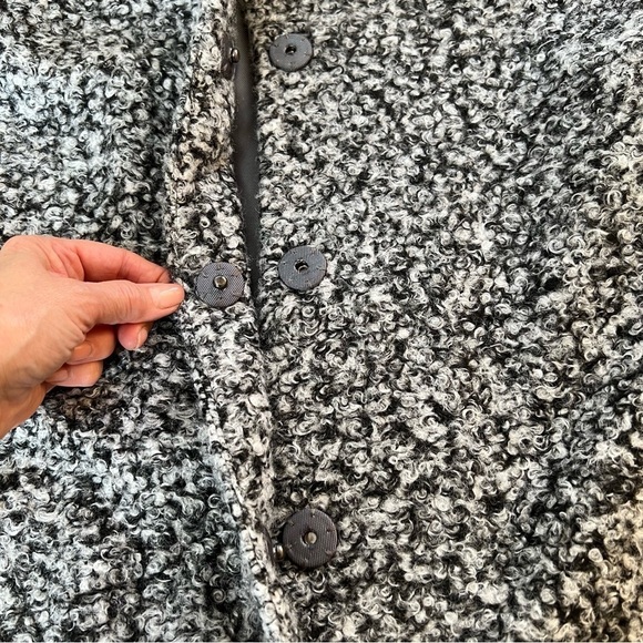 NWOT J. McLaughlin Lark Boucle Teddy Stadium
Coat Button Front Overcoat In Gray - Picture 7 of 11